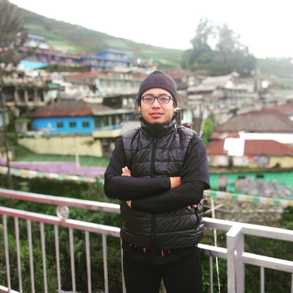 WhatsApp Image 2025-09-14 at 21.44.18_66aaf2e6 head trainer